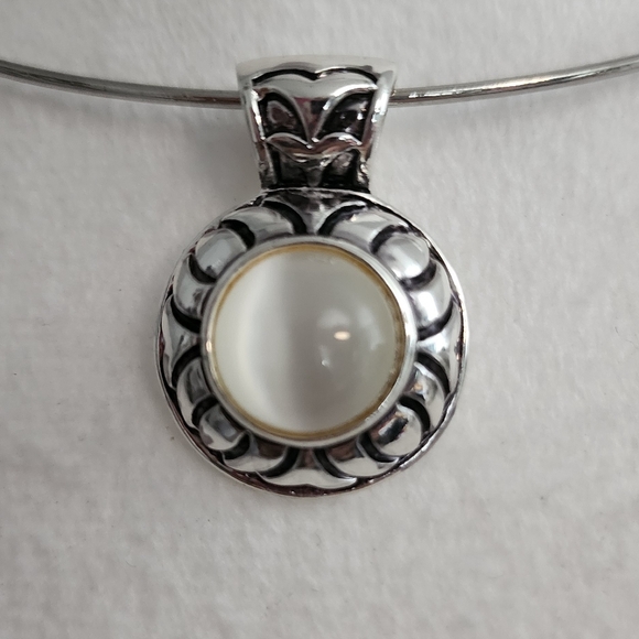 Jewelry - Chic Silvertone Choker with  Roman Cat's Eye Pendant